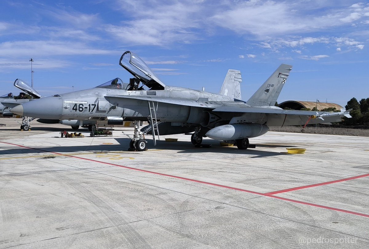 pedrospotter's tweet photo. #BuenasTardes realizando #spotting a pie de pista en el #TLP en la #BaseAerea de #LosLlanos
✈️
#FA18A #Hornet  (C.15-89/46-17)
#Halcones #Gando 462 SQN @Ala46_ea
✈️ #TacticalLeadershipProgramme 
#aviation #avgeek #avgeeks #aviation4u #spotter #aviationphotography #aviationdaily https://t.co/okkum3LKHp