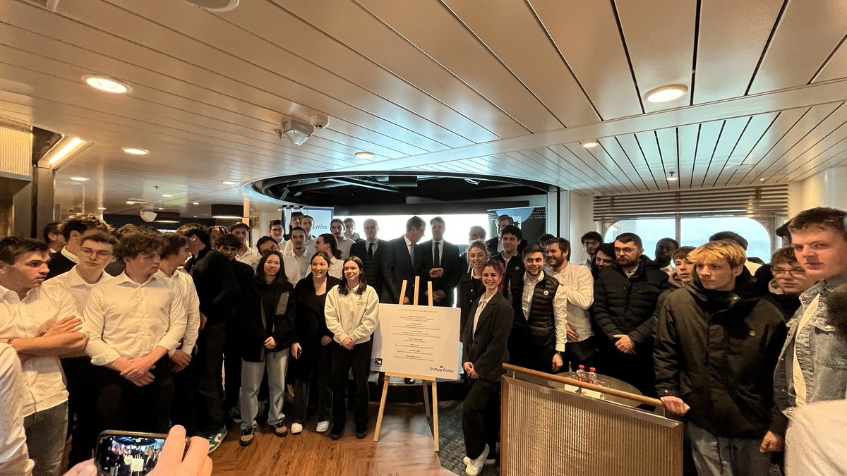 jmrouebferries's tweet photo. @BrittanyFerries heureuse de recevoir sur le #SaintMalo les élèves des lycées maritimes BZH comme les étudiants d’@ENSM Nantes &amp; St-Malo et le @CEFCM de Concarneau. La #Bretagne bleue  a trouvée sa relève autour de @LoigCG &amp; de @fmoncany avec la seule compagnie 🇫🇷 du #Transmanche https://t.co/GW5oPc9JPS