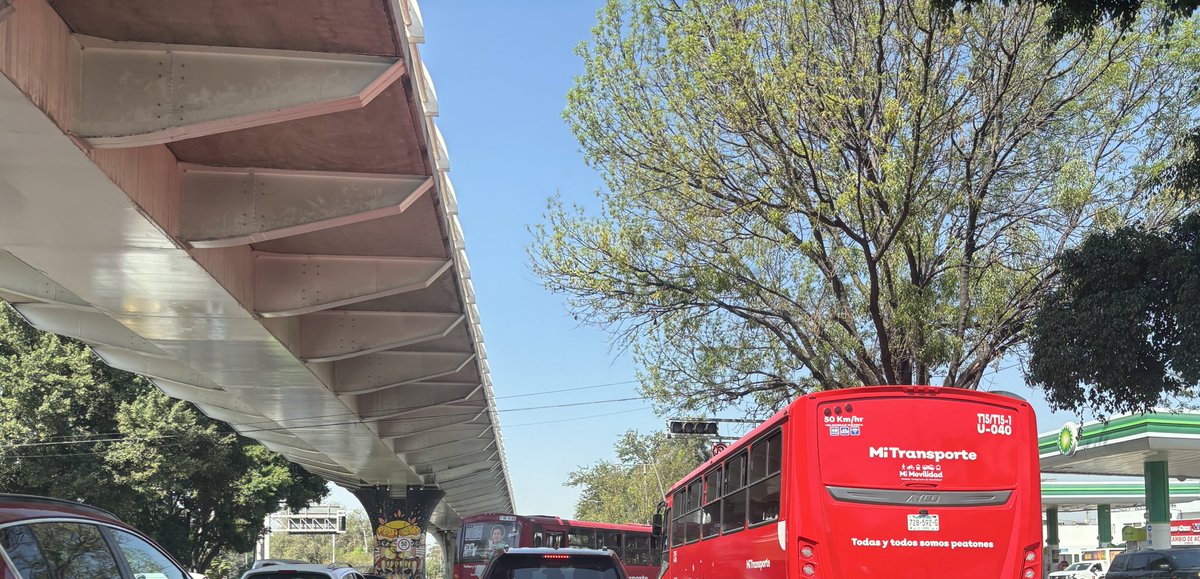 MtroCivico's tweet photo. Semáforos en Av. Revolución y Olímpica sin funcionar. @Trafico_ZMG @TransporteJal @JaliscoVial @AgenciaAMIM https://t.co/hg6qHTYluv