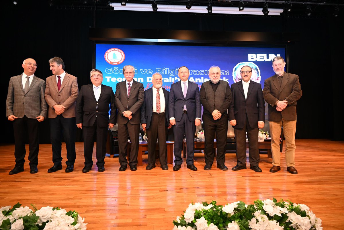 Bugün Üniversitemizde gerçekleşen “Görgü ve Bilgi Arasında: Teoman Duralı’yı Anlamak” başlıklı panele katıldık. 

Üniversitemizden Fahri Doktoralı Prof. Dr. Teoman Duralı’yı 78. doğum yıl dönümünde dostlarından, öğrencilerinden ve kıymetli oğlundan dinledik. Prof. Dr. İhsan