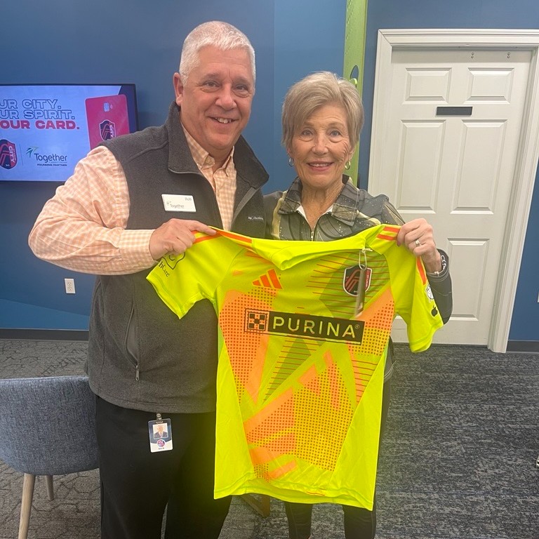 together_cu's tweet photo. This is what a CITY Credit Cardholder Sweepstakes Winner looks like!
Pamela scored an autographed Bürki jersey, just in time for S3 🥅 👏
⚽ Are you a #CITYCreditCard holder? This could be you! Learn more about the awesome #FanPerks here: https://t.co/Kunf8r5KDy
#AllForCITY https://t.co/CIbhVTI6KF