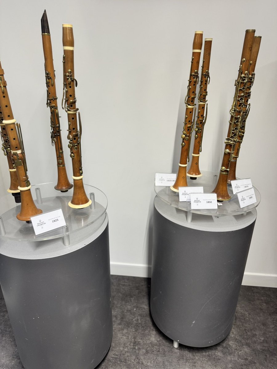 Ce matin, j'ai eu l'honneur de visiter l'usine <a href="/BuffetCramponEU/">Buffet Crampon</a> aux côtés du député <a href="/Benjam1Lucas/">Benjamin LUCAS</a> .
Une belle occasion d’admirer à nouveau l'excellence artisanale locale et de soutenir cette entreprise dans notre territoire depuis 200 ans.