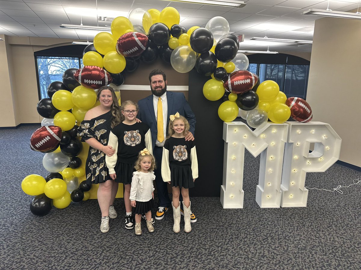 Coach_Cluley's tweet image. 2024 Football Banquet was a success! Thank you to all involved and a big shoutout to @MrsCoachCluley for always making this and every other event so special! #Family