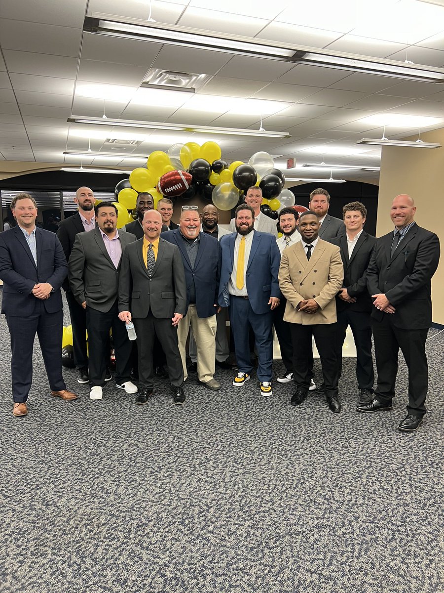 Coach_Cluley's tweet image. 2024 Football Banquet was a success! Thank you to all involved and a big shoutout to @MrsCoachCluley for always making this and every other event so special! #Family