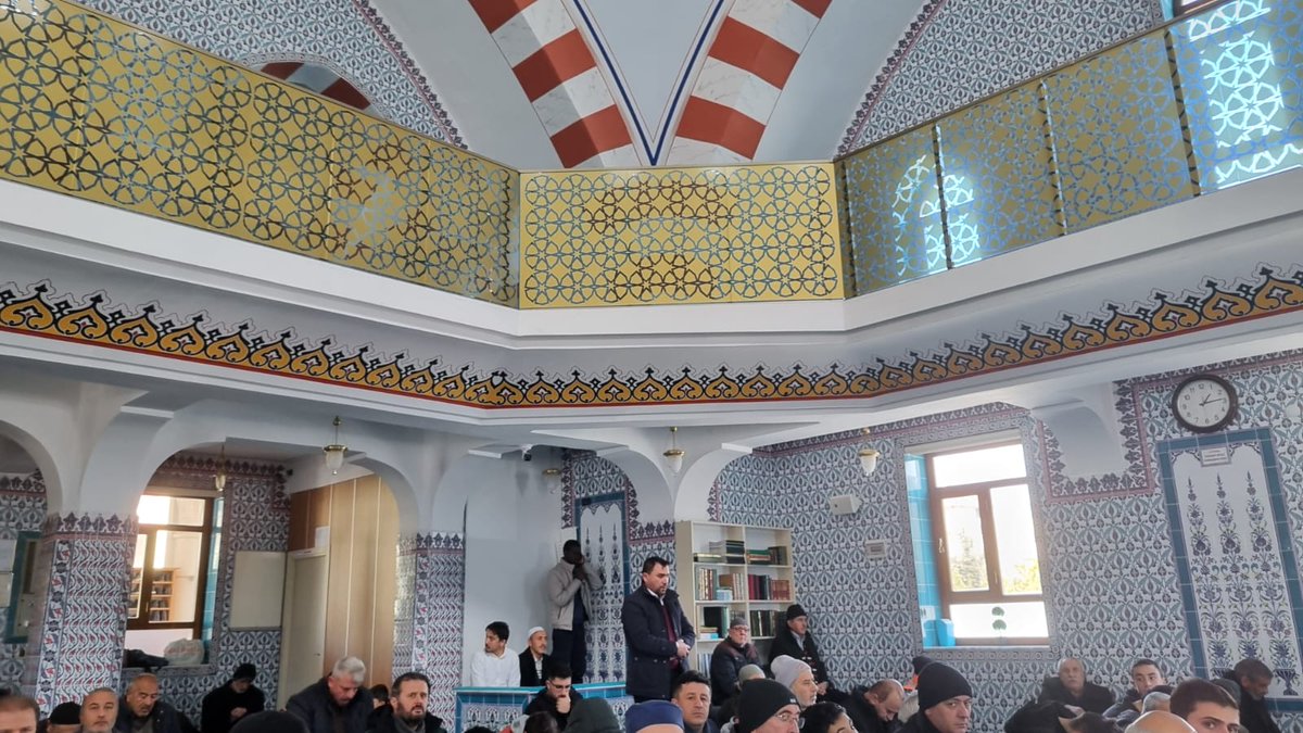 TdvKonya's tweet photo. Konya Mevlana UAİHL öğrencilerimize yönelik düzenlediğimiz Mesleki Eğitim Programımız bu hafta Hz. Eyyup Cami'inde icra edilmiştir. 

Afganistanlı Mustafa Emamy hutbe irad etmiş ve namaz kıldırmış, Nijerli Abdullah Musa Müezzinlik yapmıştır.

#eğitimi̇ledeğişirdünya https://t.co/Tm6BSStqnf