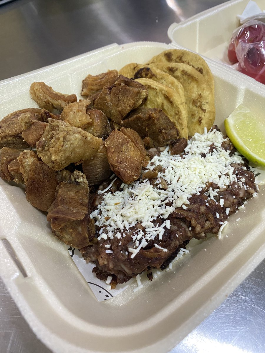 elbajonsv2's tweet photo. Taquitos de Birria o Chicharrones? 

Ambas opciones son perfectas para este fin de semana 🤓

Te esperamos en Plaza Castellar, Paseo el Carmen, Santa Tecla https://t.co/KZNLlS2RDG