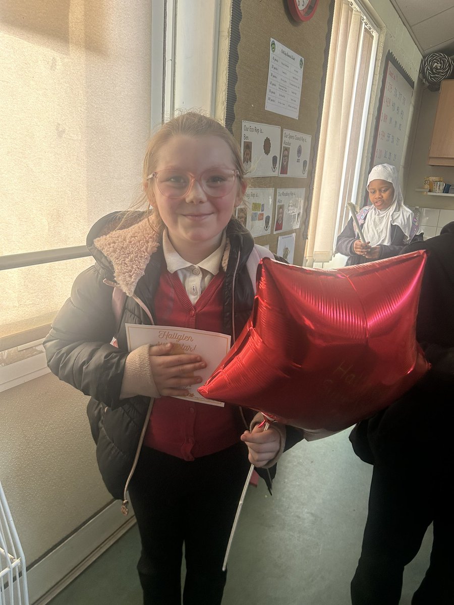 Well done to our Hallglen Superstar! E is always so kind, tries her best and is a great friend to others. The other children always comment on how she always has kind manners! Keep being a superstar, E! ❣️