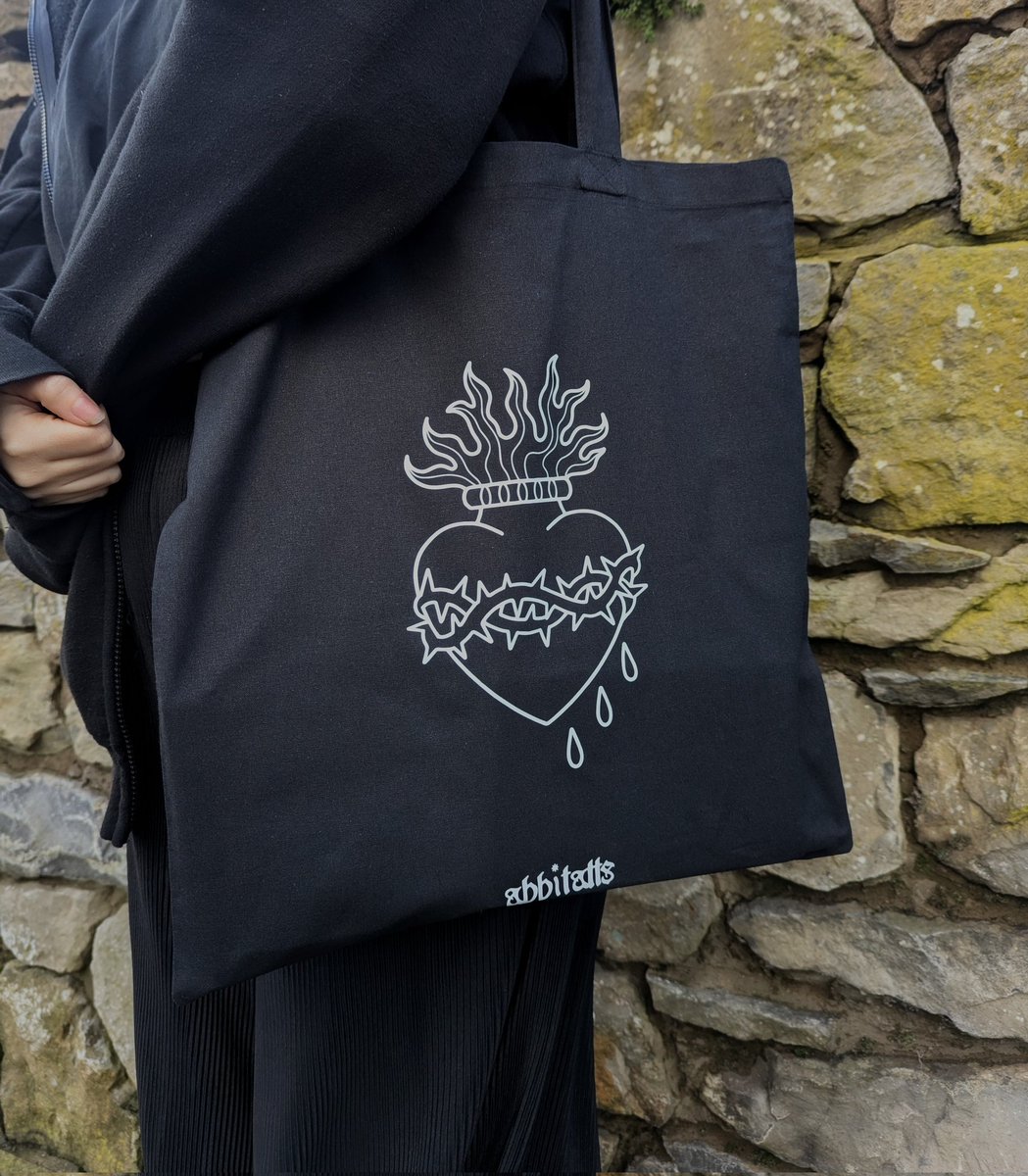 tote bags i designed ☺️
abbitatts.etsy.com/listing/185680…