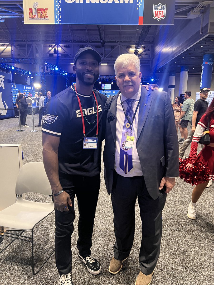 NATA1950's tweet photo. Every pro team has full-time athletic trainers—but only 37% of U.S. public high schools do. We’re working to change that so all athletes get the care they deserve! #AthleteHealth #SportsSafety #SuperBowl 🏈🎤🎙️ https://t.co/mG52GLF04b