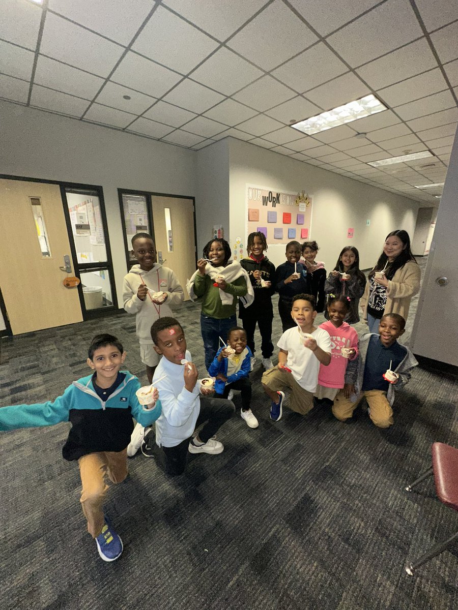 Mimi Dinh (@ms_dinhdinh) on Twitter photo I scream! You scream! We all scream for ICE CREAM because we got meets and masters! 🍨
<a href="/ExplorersCol/">Collins Elementary</a> <a href="/MytraCunningham/">Dr. Mytra Cunningham</a> #SEALife I scream! You scream! We all scream for ICE CREAM because we got meets and masters! 🍨
<a href="/ExplorersCol/">Collins Elementary</a> <a href="/MytraCunningham/">Dr. Mytra Cunningham</a> #SEALife
