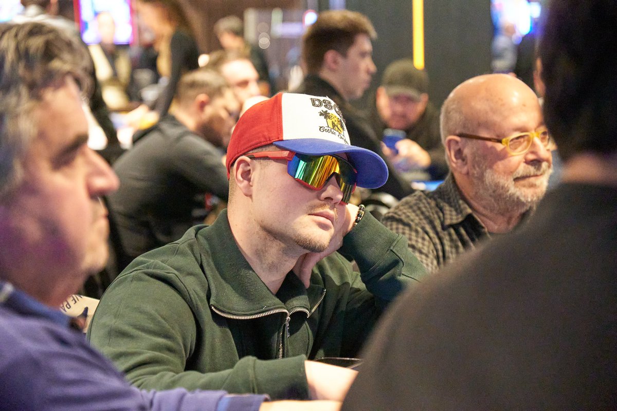 casinobarcelona_poker tweet media