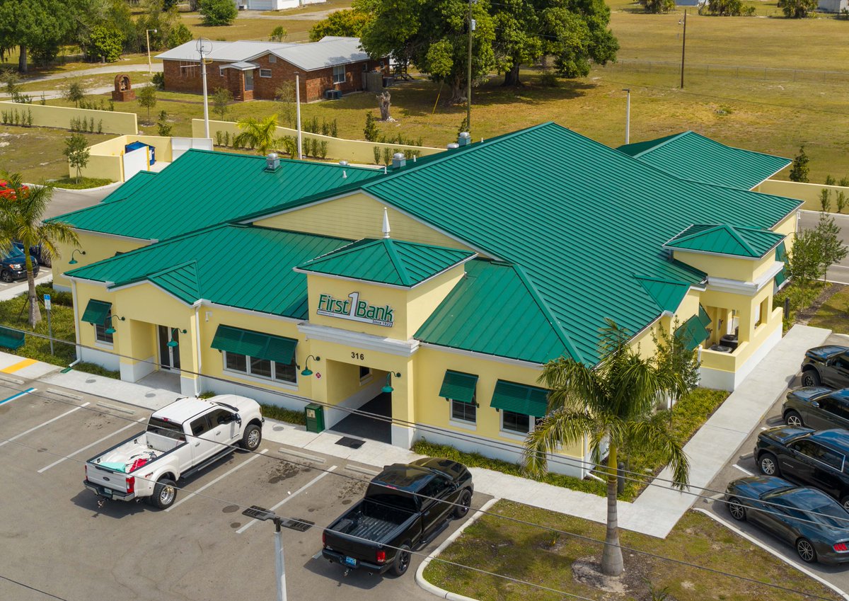 GulfCoastSupply's tweet image. Throwing it back to this standout commercial project featuring Gulf Coast Supply&apos;s VersaLoc™ in Hartford Green. A perfect blend of strength, style, and long-lasting performance that elevates any commercial space! #VersaLoc #HartfordGreen #DurabilityMeetsDesign