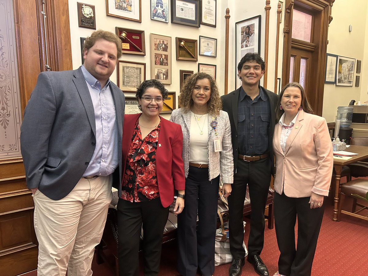 Emily Melissa Laird tweet media