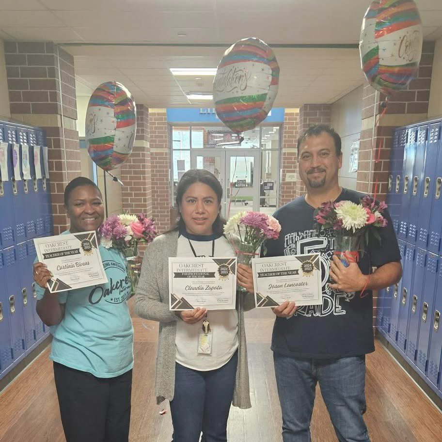 🎉🎓 Big shoutout to our amazing Teachers of the Year and Paraprofessional of the Year at OIS
🌟Mr. Lancaster (5th Grade Science), Ms. Bivens (6th Grade Math), and Ms. Zapata (Paraprofessional)! Let's take a moment to celebrate them!
#OakcrestPride #CelebrateExcellence