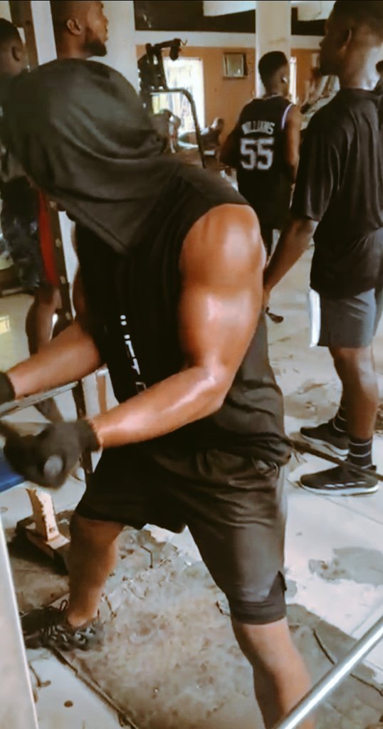 Bekeebio's tweet photo. #workout #gym 
#sweatitout 💪💪💪 https://t.co/BWYoNCCfRL
