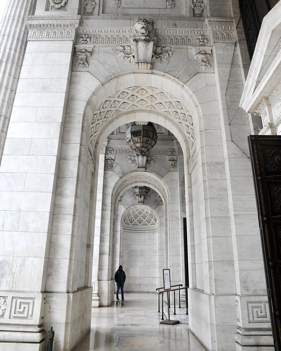 nyplshop's tweet photo. Then โก๏ธ Now. Have you noticed all the lion details around our building? Don't forget to look up! #NYPL #funfactsdaily
๐ธ: Exterior marble work : Fifth Avenue portico. 1906. (ID: 489522) via #NYPLDigitalCollections. https://t.co/Ux7Jy7pzKd