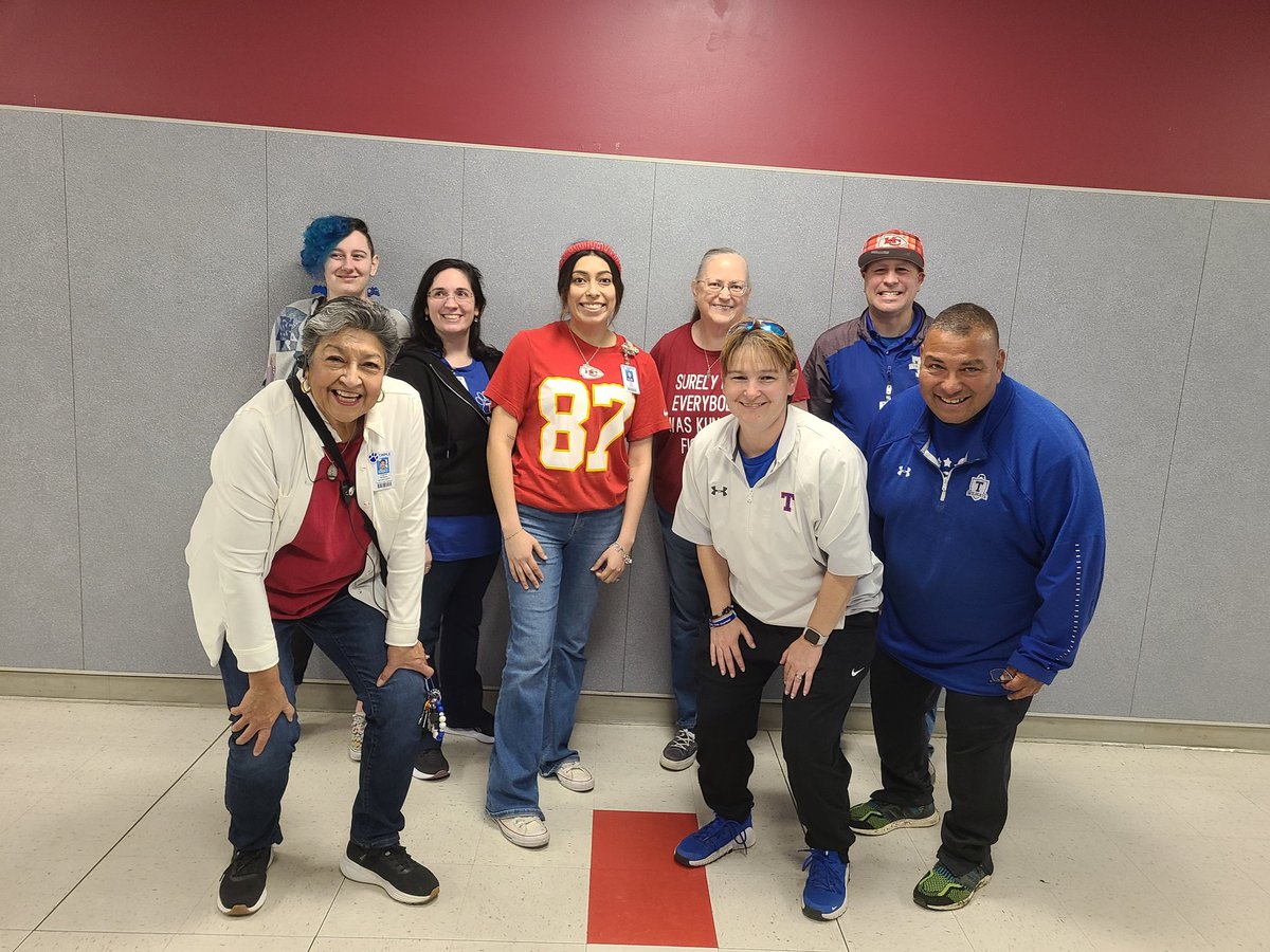 BastinStacy's tweet photo. This Friday the 300 Hall is cheering for former WILDCAT Jared Wiley as the Chiefs take on the Eagles in the Super Bowl this weekend.  Show them that BLUE FRONT, WHITE BACK MAGIC!
#300HallIsTheBestHall https://t.co/jHpurAsrCf