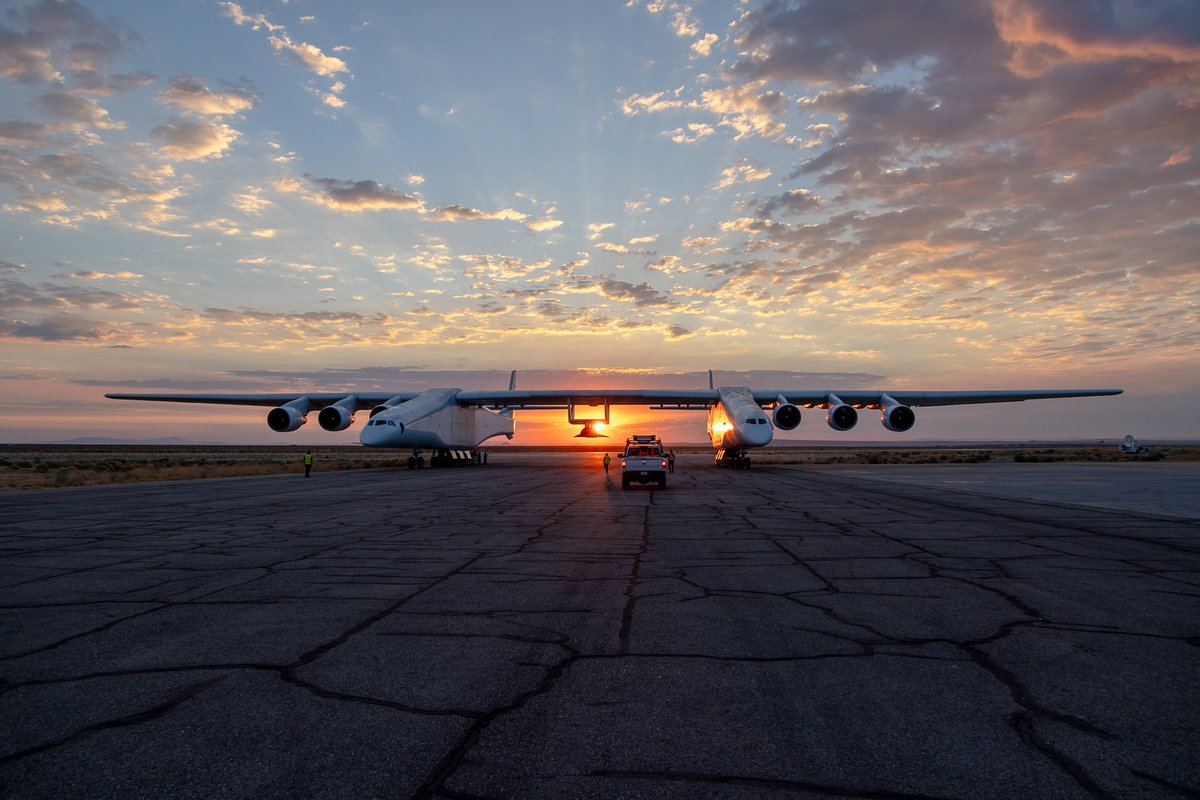 Stratolaunch's tweet photo. We love Mojave sunrises — especially with Roc in the spotlight.

#Stratolaunch #LetsRoc https://t.co/r2Mzy8pdfA