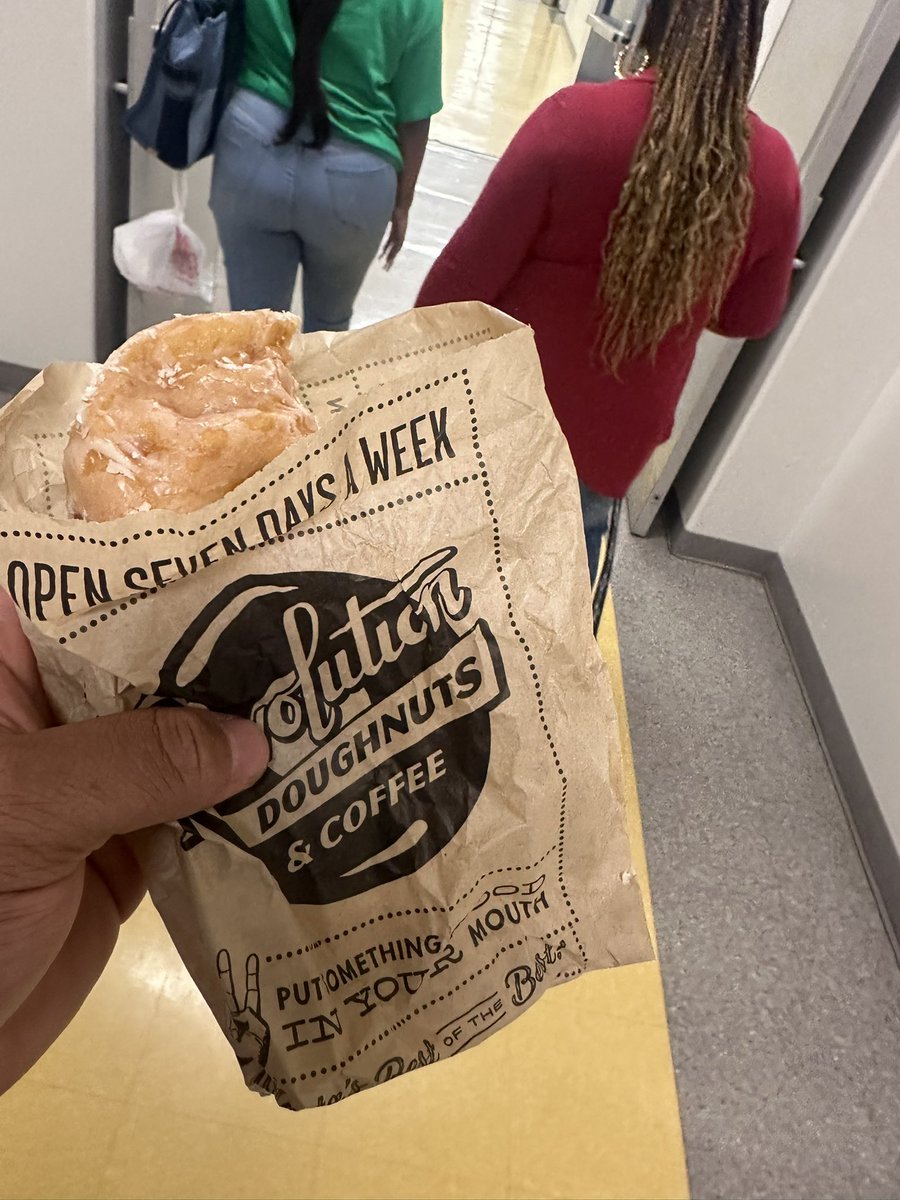 JordonMuse's tweet photo. Doughnut secured https://t.co/G4kqPkOuqT