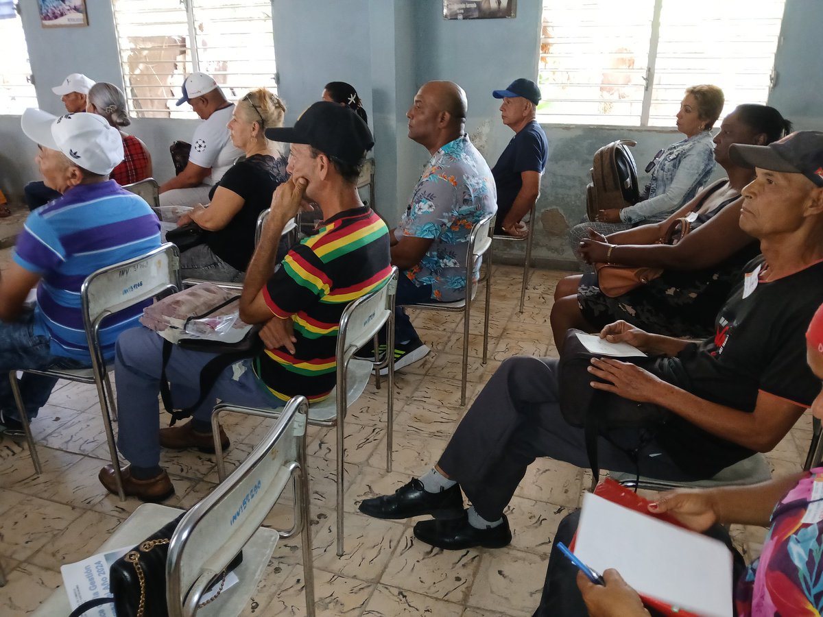 La Empresa de comercio y gastronomía jobabo efectuando el balance de la gestión de cuadro y empresarial donde se trazaron varias proyecciones de trabajo para este año 2025.
#TareadeGrandes
#ComerciodelPueblo