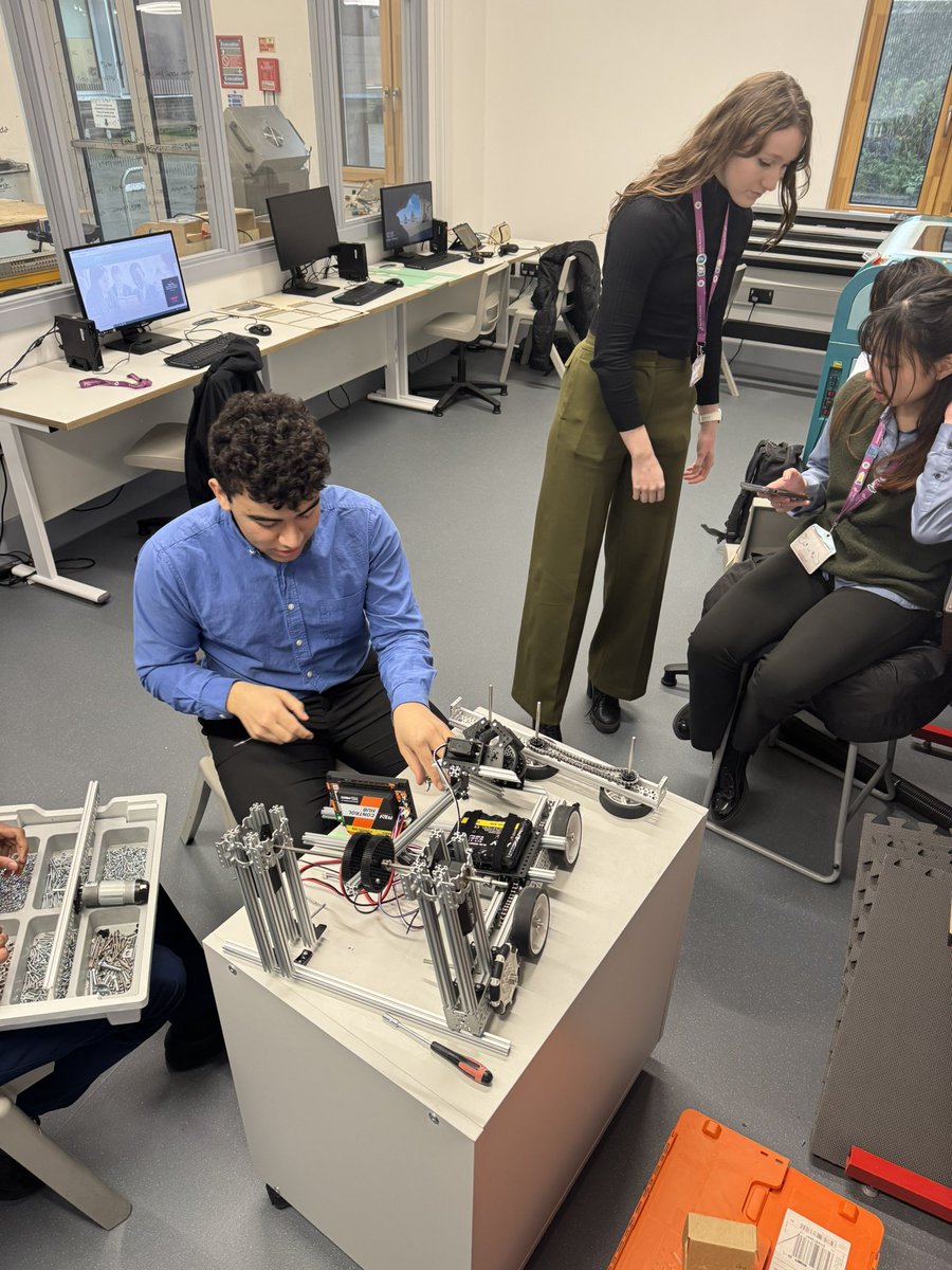 HASUrobotics's tweet photo. Build, build. Code, code. @HASU6_Sutton @HarrisSutton1 @FTC_UK #morethanrobotsuk https://t.co/fr7K9r2ffM