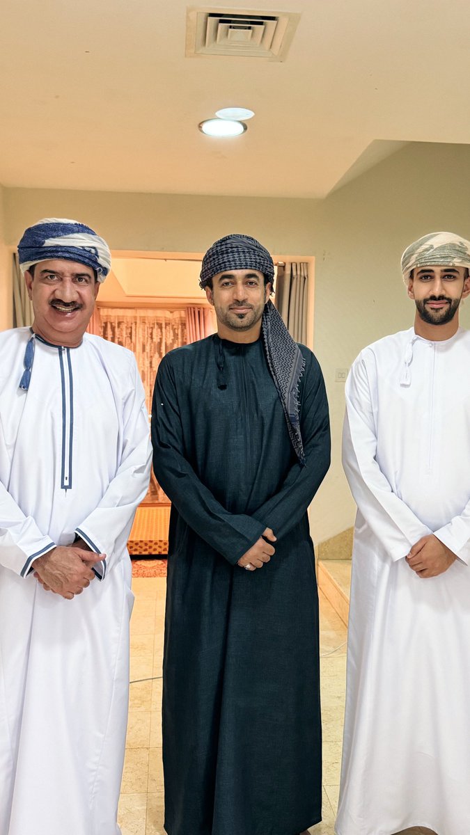 oman1frist's tweet photo. سُعدت بهذا اللقاء الرائع مع سعادة الدكتور محمد بن إبراهيم الزدجالي مساء اليوم الجمعة في ولاية صُحار.
@dr_mohd_ibrahim 
#صحار https://t.co/B00LcKLsEs