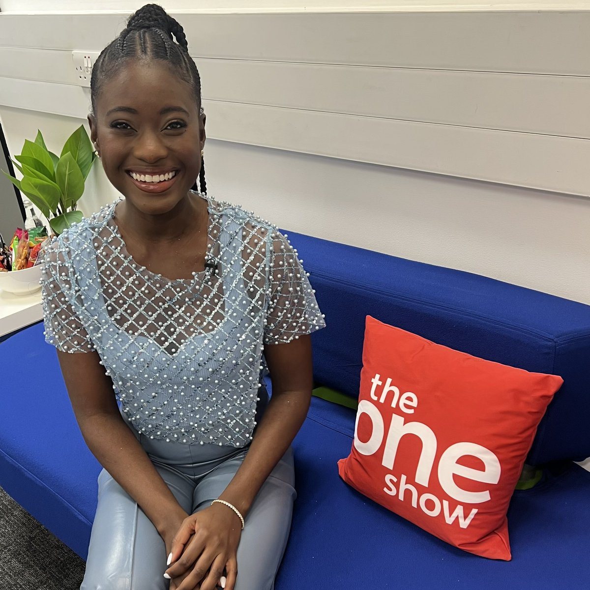 BBCTheOneShow's tweet image. #DeathinParadise fans! 🏝️ Don’t miss @JacksonShantol on #TheOneShow chatting all about the latest series 👀
 
We’re live  👉 bbc.in/3WPTuz8
