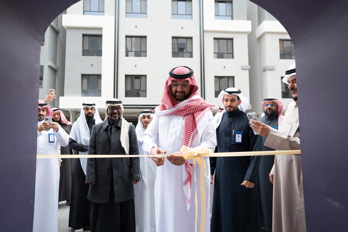 AlSaedanCompany's tweet photo. جانب من افتتاح مشاريع #ديم_ريزيدنس السكنية بمدينة الخبر بحي الحمراء.

#آل_سعيدان_للعقارات | #حضارة_نبنيها_معا https://t.co/HzIYcOdZ1E