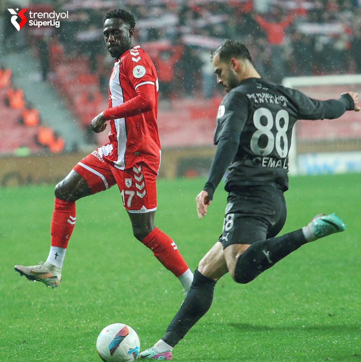superlig's tweet photo. Karşılaşmadan kareler. #SAMvHTY

#TrendyolSüperLig | #FutbolAşkına https://t.co/X1sCPHdDRT
