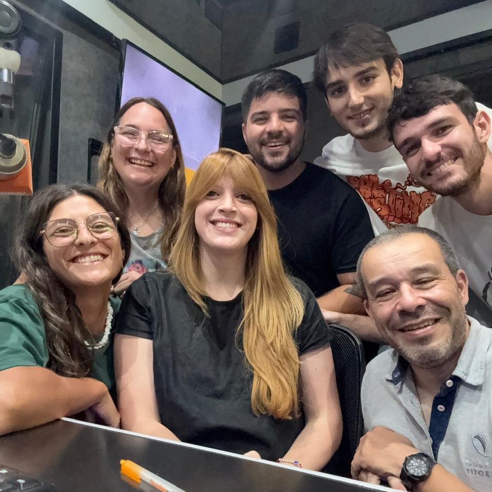 ➡️#AHORA Súmate al equipo de #PuntoMedio por Radio 2  Hasta las 18 con la conducción de <a href="/MaBelenAlvares/">#NiUnaMenos -Ma. Belén Alvares 💚</a> y la compañía de <a href="/axelbattyan/">AxelBP</a>,<a href="/MuracaAlejandro/">Alejandro Muraca</a>,<a href="/BianForconi/">Bian</a>,<a href="/DavidLuisTigre/">David Luis</a>,<a href="/everarnoldo/">Ever</a>,<a href="/VictoriaDellara/">Victoria Dellara</a> , <a href="/schullergaston/">Gaston Schuller</a> y <a href="/mauroburguburu/">Mauro Burguburu</a> 

📷AM 1230- FM 90.1

 #puntomedio