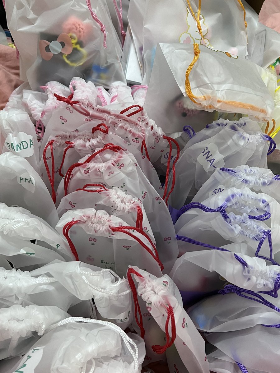 Ruby_is_Red_too's tweet image. ✨Freebies for 17th RH✨ 
🗓️08-09.02.25
📍 JIS
-isinya kaya poto dibawah ya
-parfume and whale handmade semua ku buat satu2..jadi tolong jangan di buang ya🥺🥺🙏🏻
How to claim :
Just find me and say hi  
aku pk gantungan boneka kelinci itu.

See you there 🤗🤗