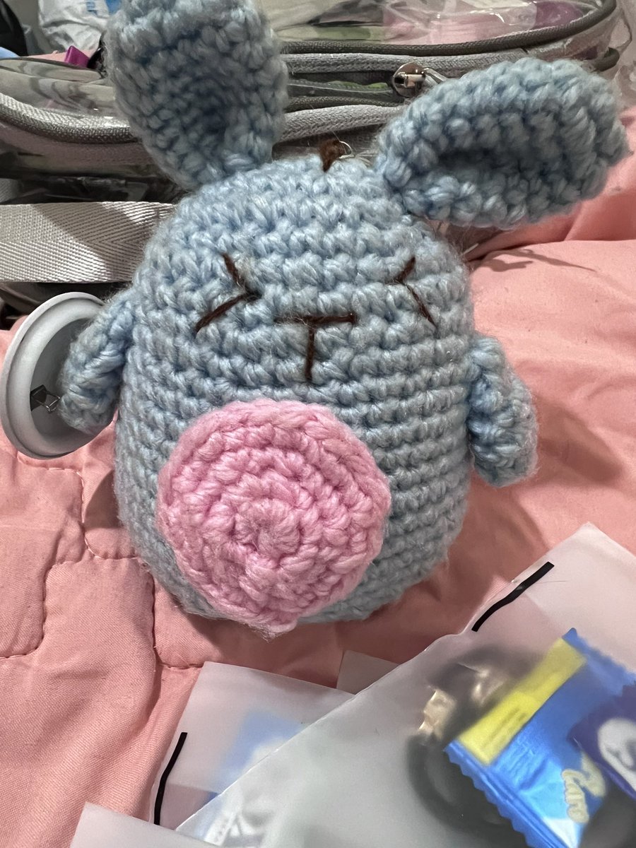 Ruby_is_Red_too's tweet image. ✨Freebies for 17th RH✨ 
🗓️08-09.02.25
📍 JIS
-isinya kaya poto dibawah ya
-parfume and whale handmade semua ku buat satu2..jadi tolong jangan di buang ya🥺🥺🙏🏻
How to claim :
Just find me and say hi  
aku pk gantungan boneka kelinci itu.

See you there 🤗🤗