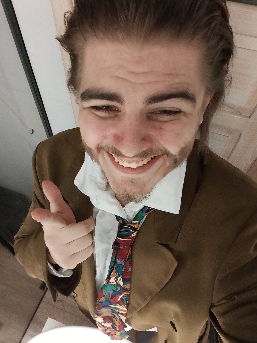 zwierzor's tweet photo. Guess who's ready for a prom tomorrow. #DiscoElysium #copslay #disco #harrydubois https://t.co/db0rkj2w7Y