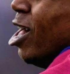 wagueAb's tweet photo. @dg_chxd la bouche des gens qui ne sont pas d’accord avec les propos de du goat 🐐 christiano ronaldo😆 https://t.co/86IpIQrMiA
