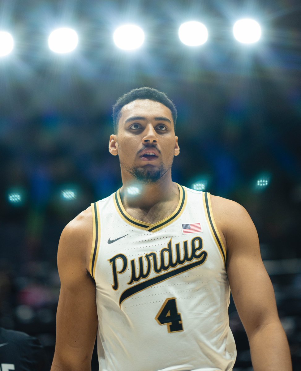 photobystein's tweet photo. Not sure how someone can be in the Top 10 for National Player of the Year, yet not Top 10 in a positional group award... https://t.co/lrQEGLptNg