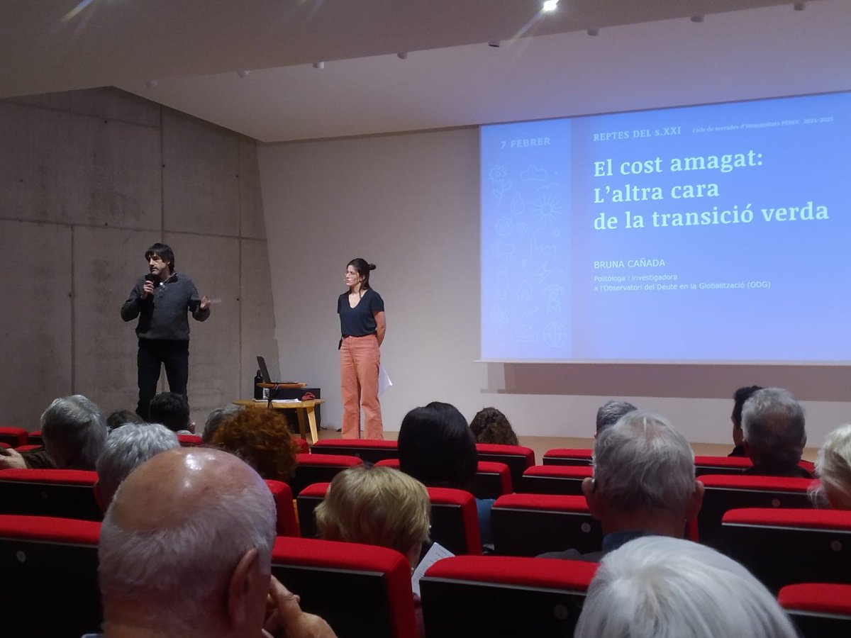 🌱 Avui al cicle Reptes del s. XXI parlem sobre l'altra cara de la transició verda amb la politòloga olotina Bruna Cañada.

🤗 Gràcies a tots els assistents!

#pehocolot #reptessxxi #transicióverda