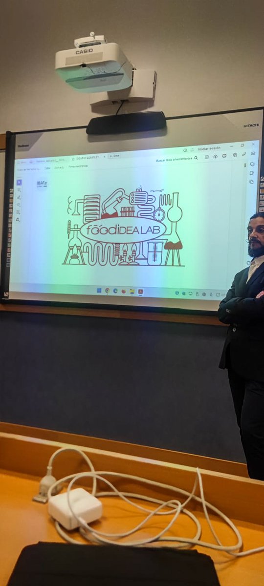 Siguiendo la premisa de <a href="/ferranadria/">Ferran Adrià</a>, "un proyecto para ser innovador debe ser validado por el mercado", David y Pablo abordaron la introducción a la teoría de la innovación y compartieron con nuestros alumnos cómo aplican el I+D+i en proyectos ya realizados por Food Idea Lab.