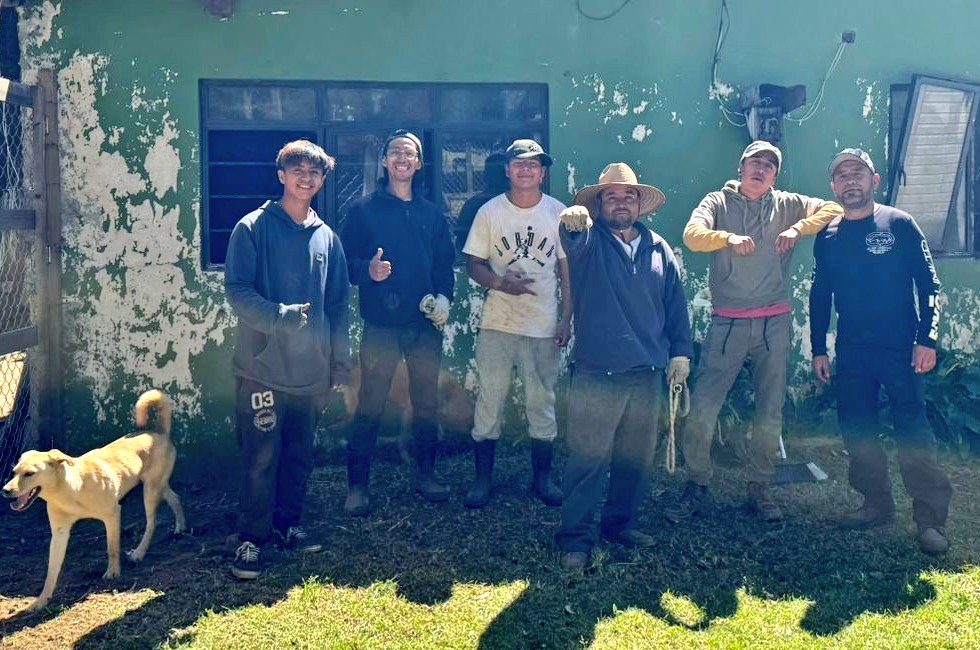 FundacionToby's tweet photo. El maravilloso equipo qué esta construyendo el hogar de 128 perritos con sus propias manos.

Nuestros perros son muy afortunados de contar con este equipo 🧡

Héroes sin capa (y sin sueldo, aun faltan 3 🥹)

Su trabajo si que hace la diferencia 🧡 https://t.co/1il5TUDsTo