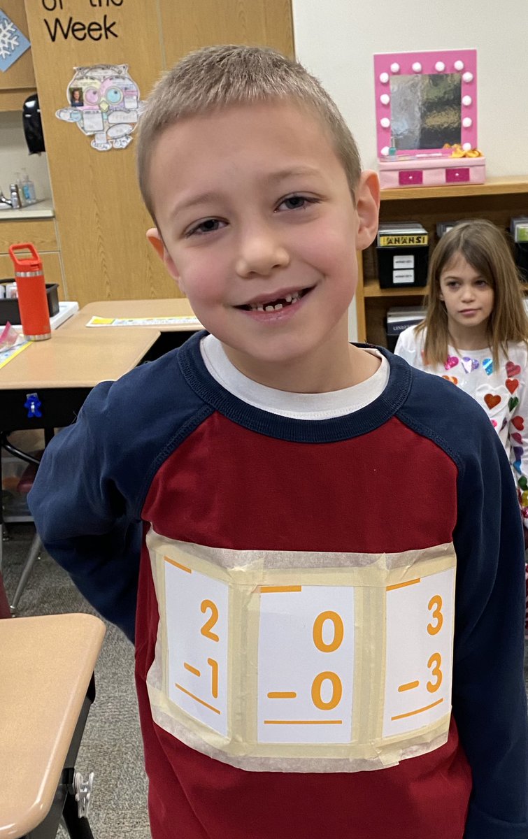 awlswa's tweet image. So many creative ways to model 100 days of school!! ♥️♥️ #MathMinds