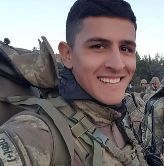 🔵 Sizi toprağa değil, yüreğimize gömdük.
 
Asb.Kd.Çvş. Ömer Bilal Akpınar, 07.02.2018 tarihinde şehit olmuştu. Kahraman şehidimize Allah'tan rahmet, ailesine başsağlığı dileriz.