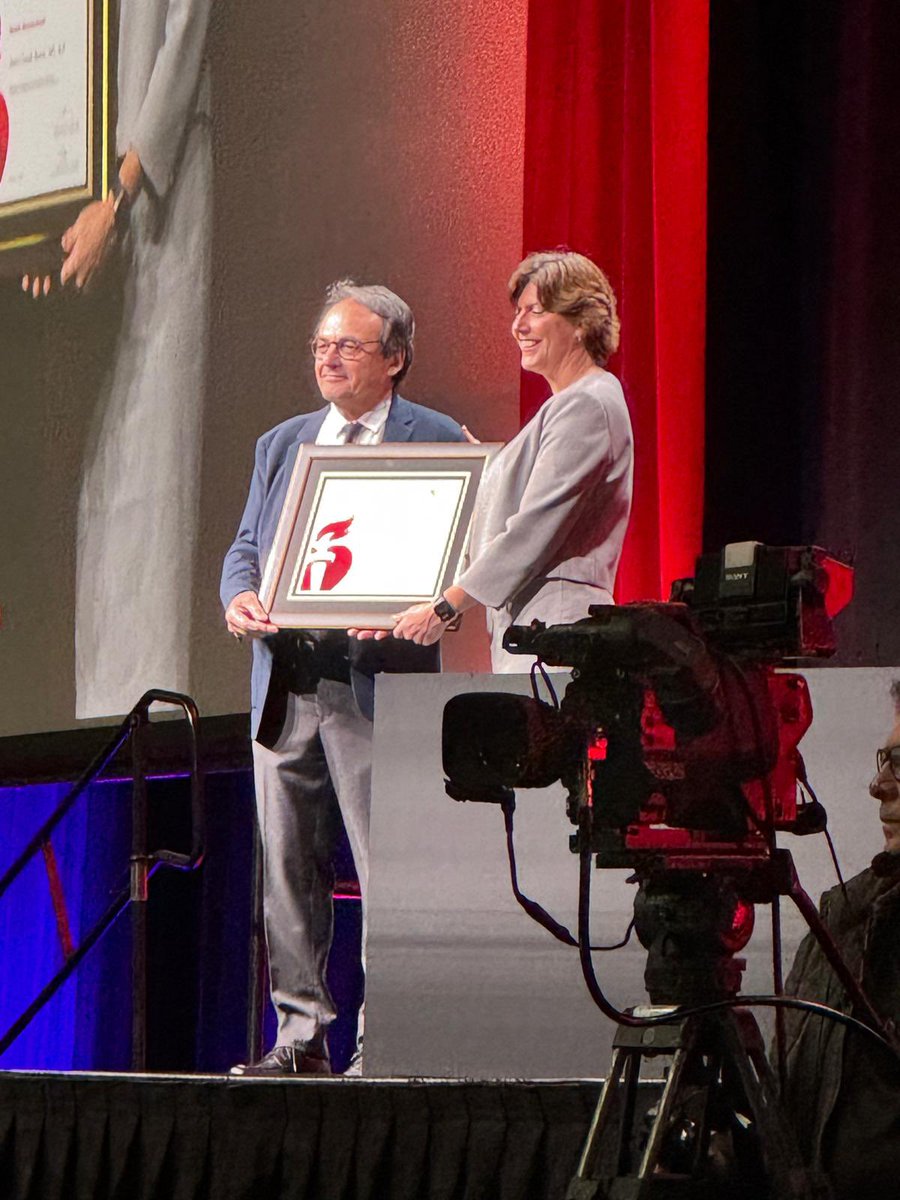 Congrats to my dear friend Jean-Claude Baron! At #ISC25 honored with the David R. Sherman Award for his lifetime work on the pathophysiology of acute ischemic stroke. Mon ami, your pioneering work in visualizing the penumbra in humans has shaped stroke research &amp; treatment !👍👏
