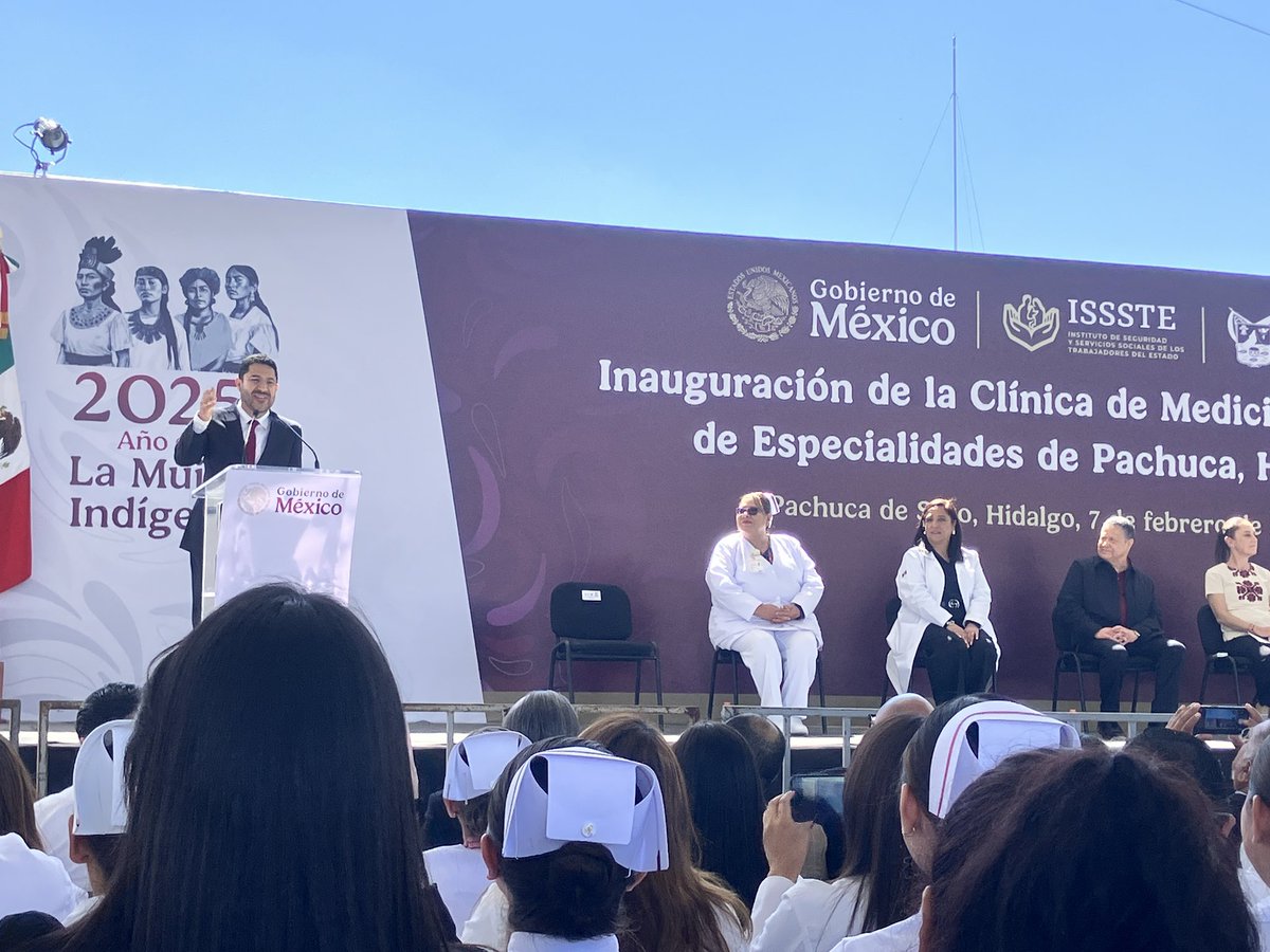 IsssteHidalgo's tweet photo. El DG @martibatres en su intervención resalta el equipamiento que han recibido los hospitales del @ISSSTE_mx en el país; así como la edificación de esta #CMFE, la cual brindará atención a más de 160 mil derechohabientes.
#NuevaClínicaISSSTEPachuca https://t.co/FCNbkggTdx