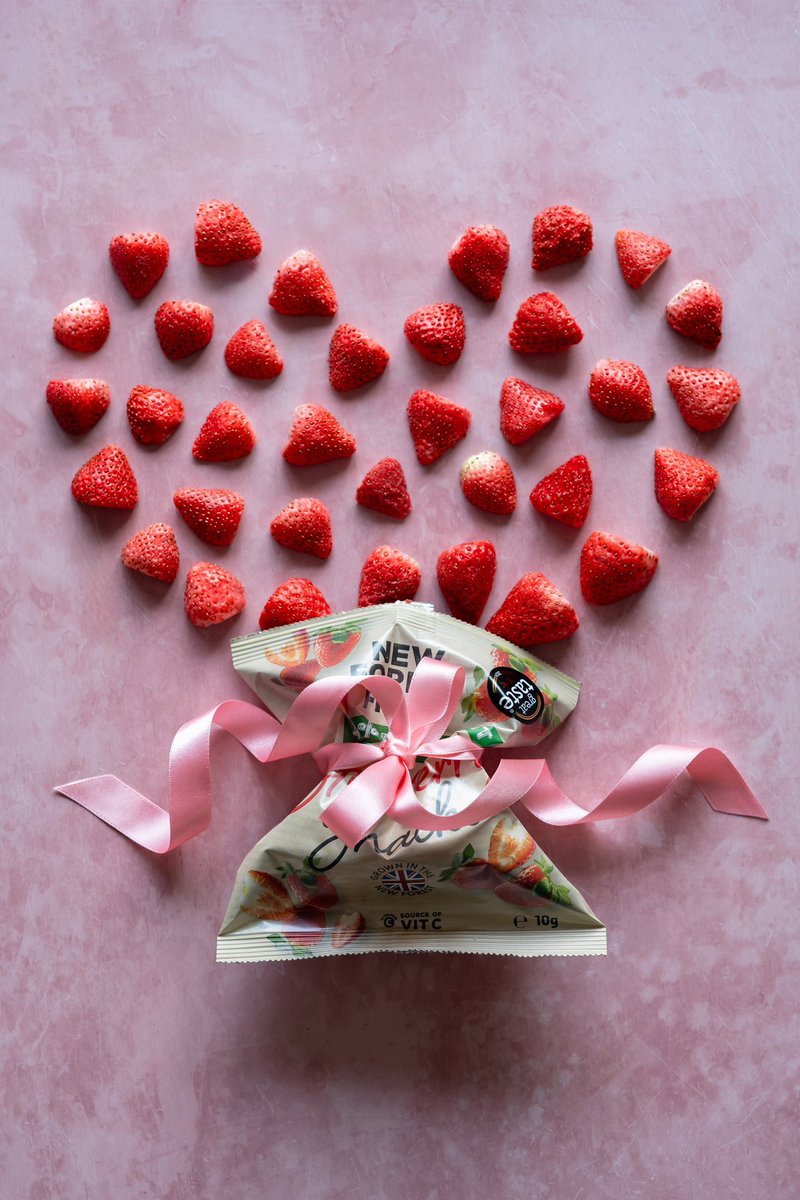 newforestsnacks's tweet image. Love is in the air… and so are our snacks! 🍓💕
Light, delicious, and naturally sweet—New Forest Strawberry Snacks make the perfect Valentine’s gift. Because nothing says "I love you" like a healthy, moreish treat! ❤️
#BerryMuchInLove #ValentinesDay #NewForestStrawberrie