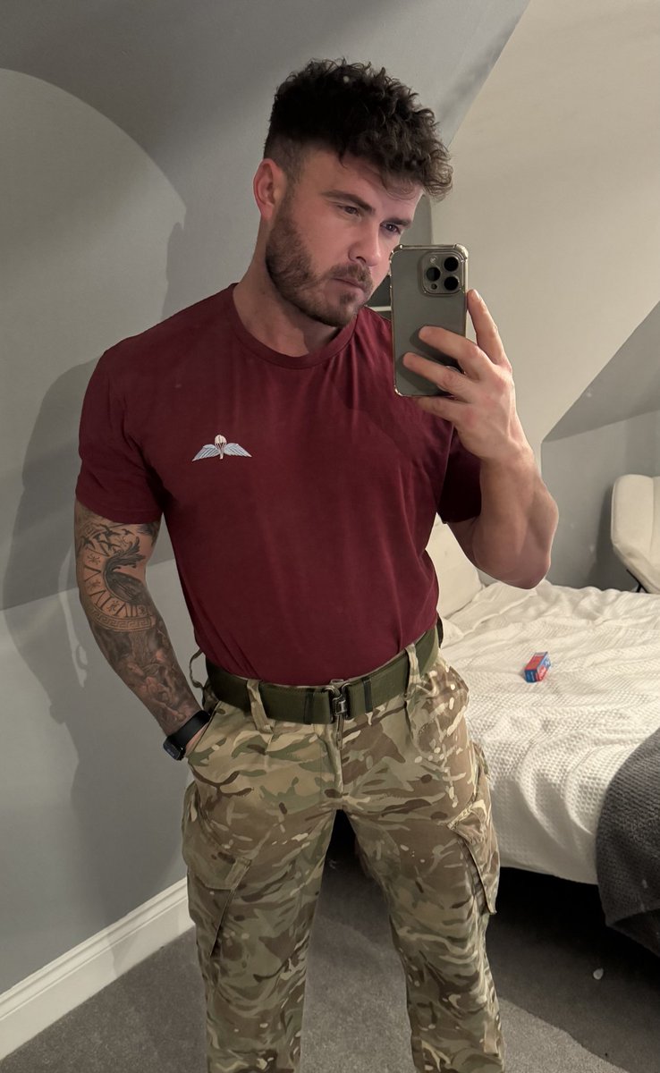 Rob_Fordd's tweet photo. Would you date a soldier? https://t.co/1n3nDo3SZk
