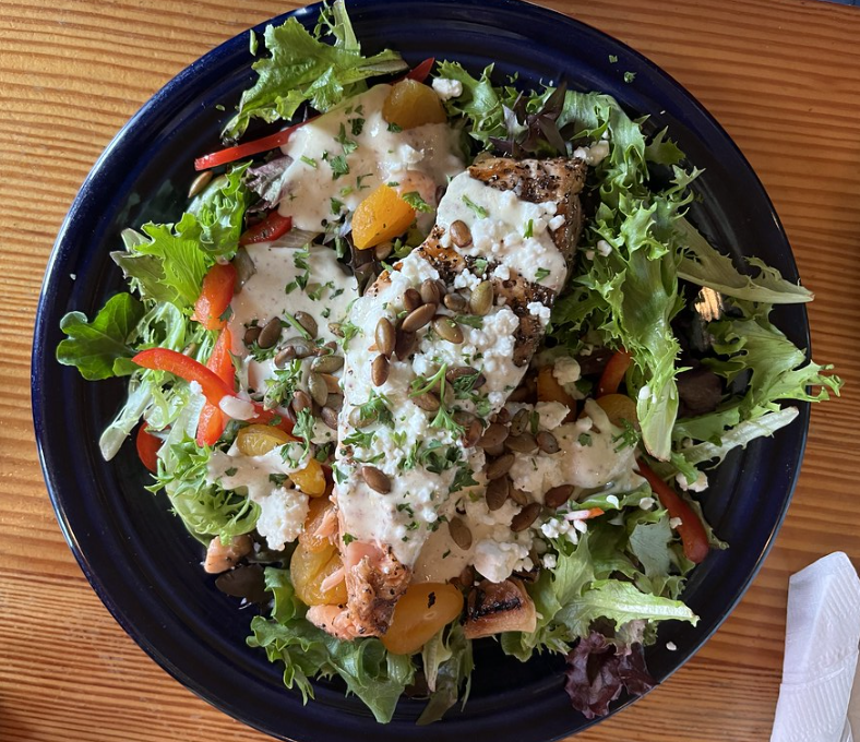 It’s #foodiefriday at #tortugaslie in #nagshead. Want to try this delicious salad topped with grilled chicken?

#tortugaslieobx #welovetortugaslie #obxrestaurants #outerbanksnc #outerbanksnorthcarolina #nagsheadnc #travelwritersuniversity #ifwtwa1 @ifwtwa1
