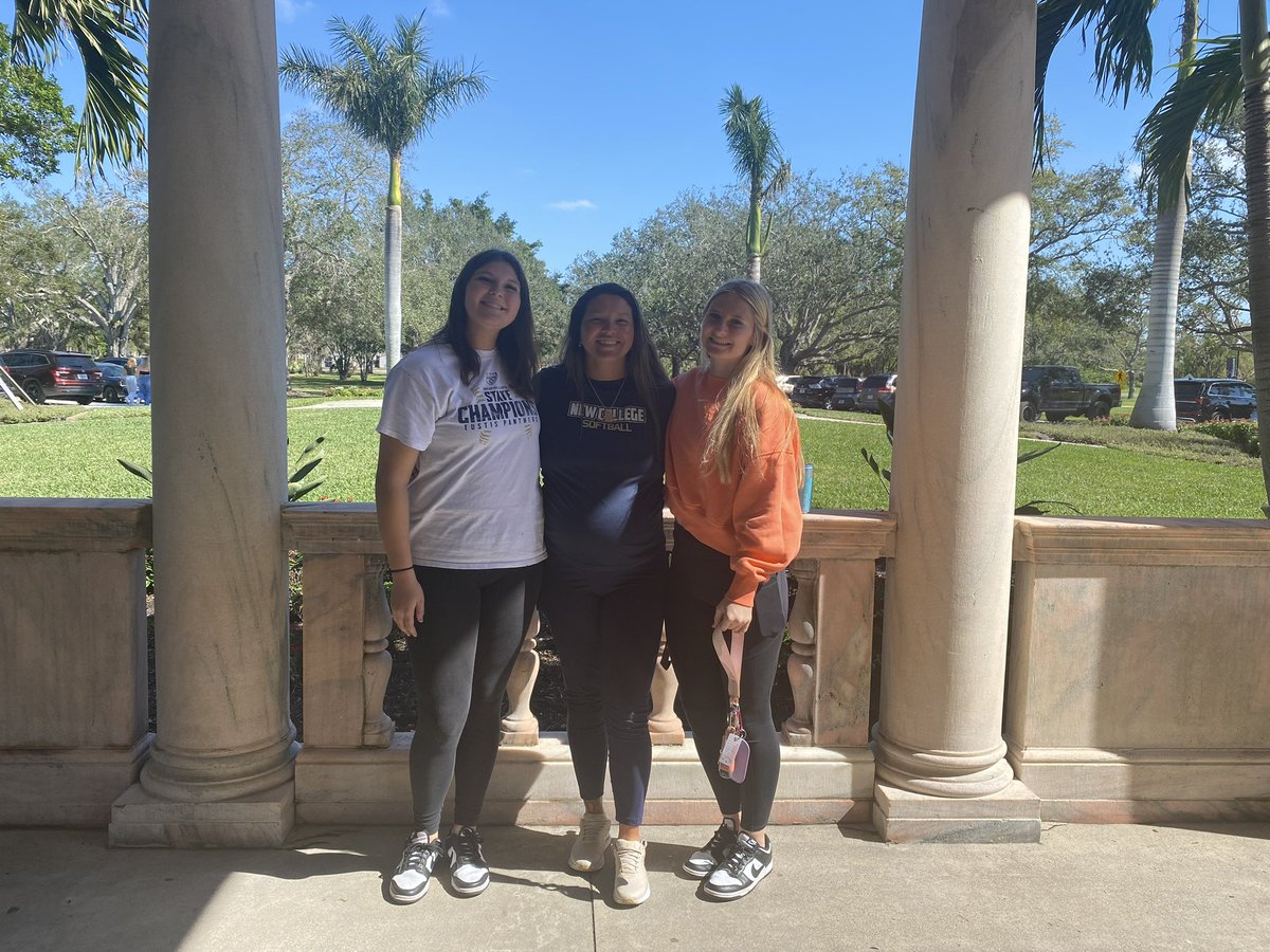 Shy_Blake's tweet photo. Got to show these two 2026’s around at New College today! It was so good to see them and chat about their futures. Hopefully becoming a Banyan is in the near future 💙💪🏽🥎🌳 @AdriannaCo54226 &amp; @brooklynnmason0 https://t.co/RlR6oEhzHy