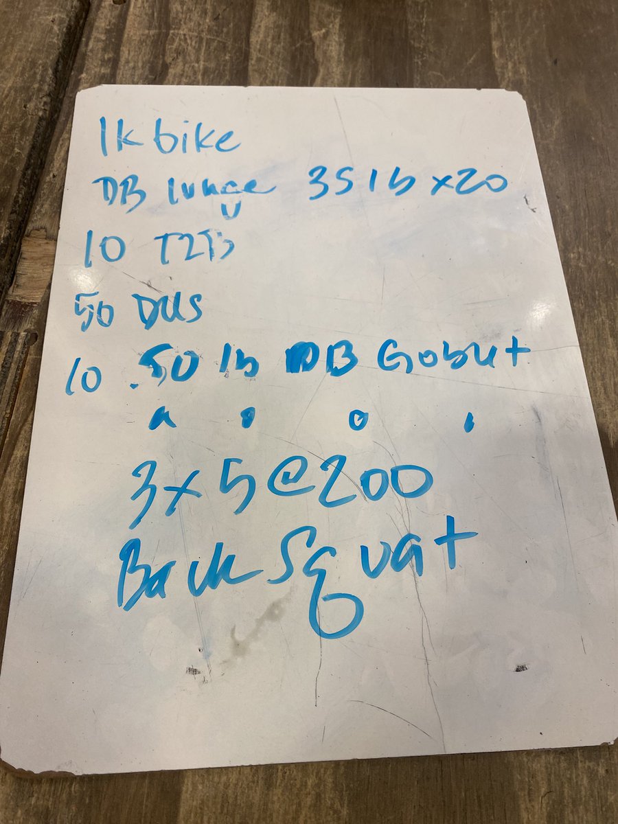 MomMDtheOB's tweet photo. Had a perimenopausal patient see me yesterday who had low bone density last year. I told her to start lifting heavy and she fixed her bone density. she said I was the only doc who told her to lift less reps more weight.
It’s time to start telling the truth to women about weights https://t.co/n6EeEMvp2o