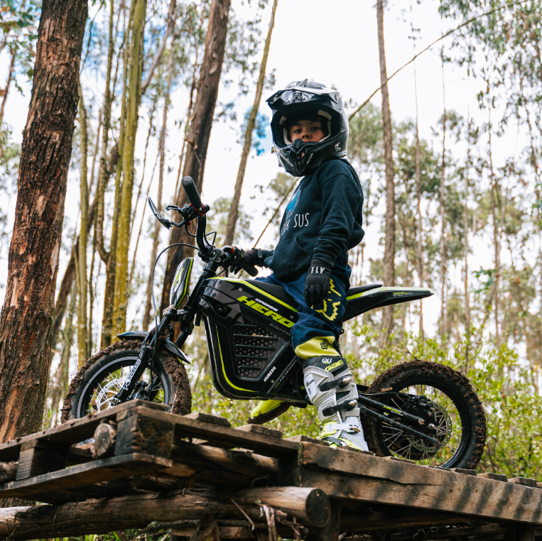 mountain_motos's tweet image. Who's up for joining me? 🤸‍♂️ Kuberg Hero Cross. ⚡🏍

Weekend VIBE! 🔥

#kuberg #kubergcrosshero #crosshero #kidsbike #electricbike #edirtbike #funtimes