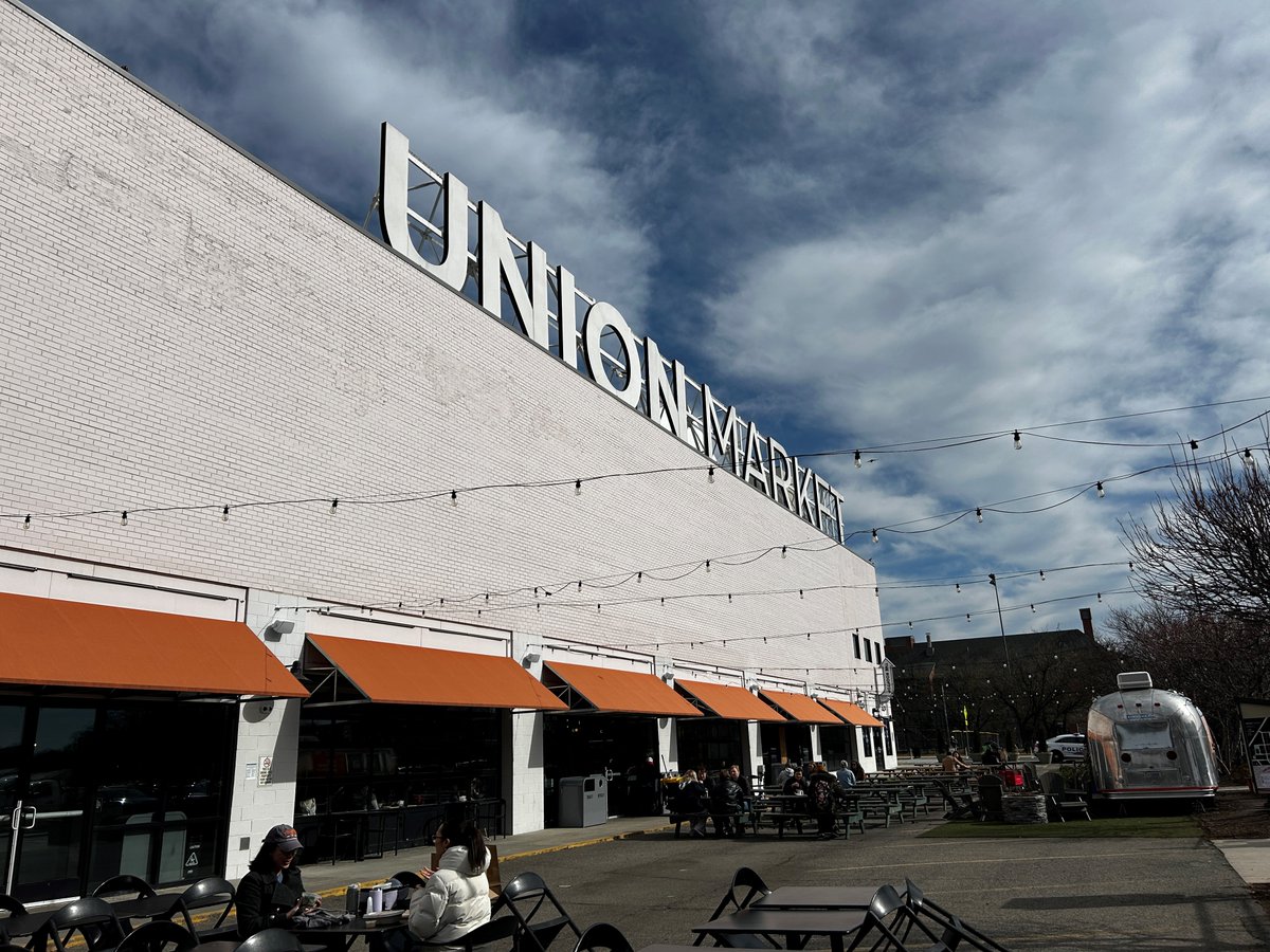 BREAKING:  A lawsuit has been filed in DC Superior Court by @AnimalOutlook , a DC-based non-profit to stop one of the district's oldest butcher shops from selling foie gras. 

Which is French and translates to fat liver.

Harvey's Market opened in 1954 and is now located in the