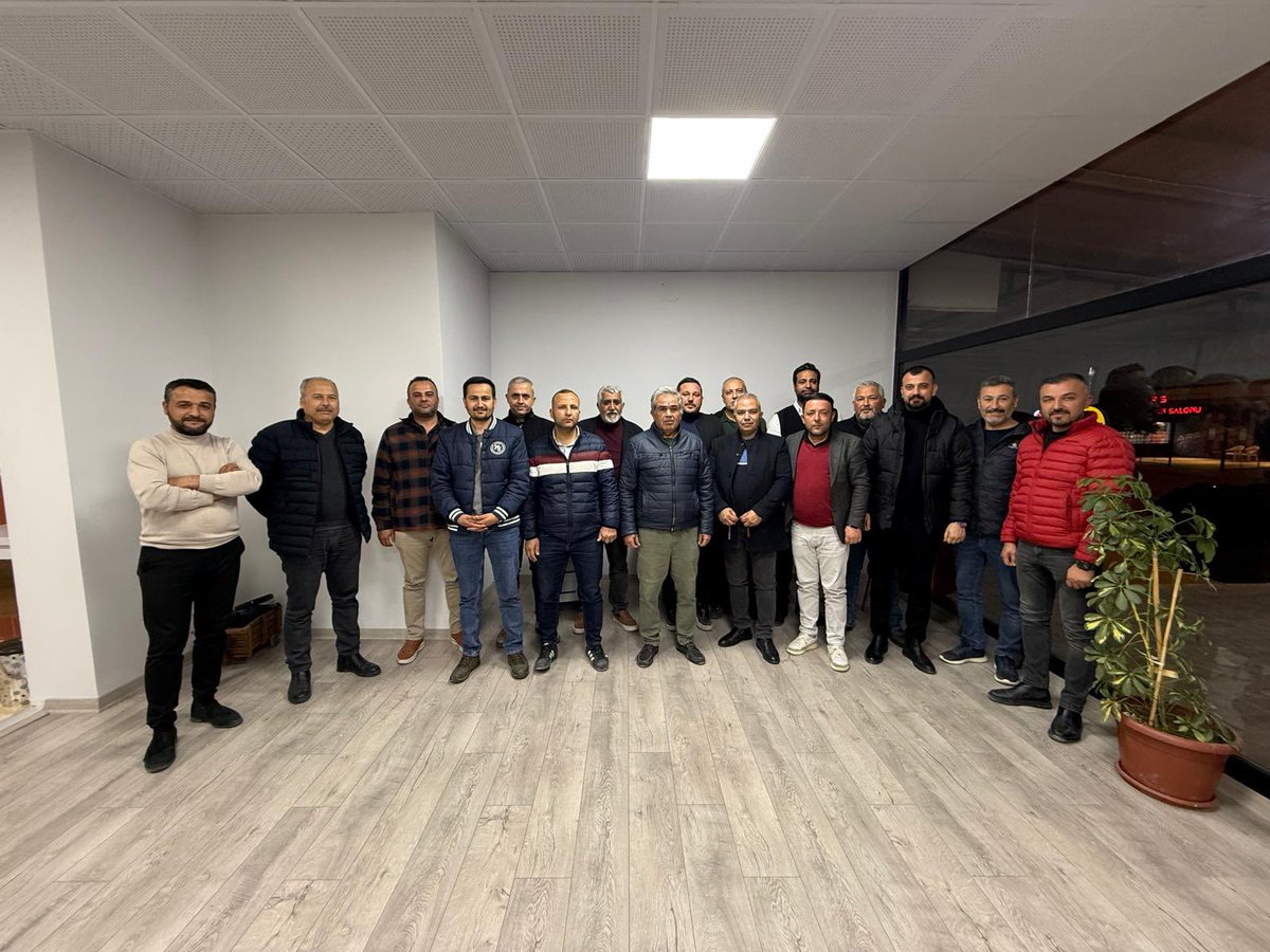 zyanarates's tweet photo. Emlakçı kardeşler https://t.co/AKPEV1DsaW